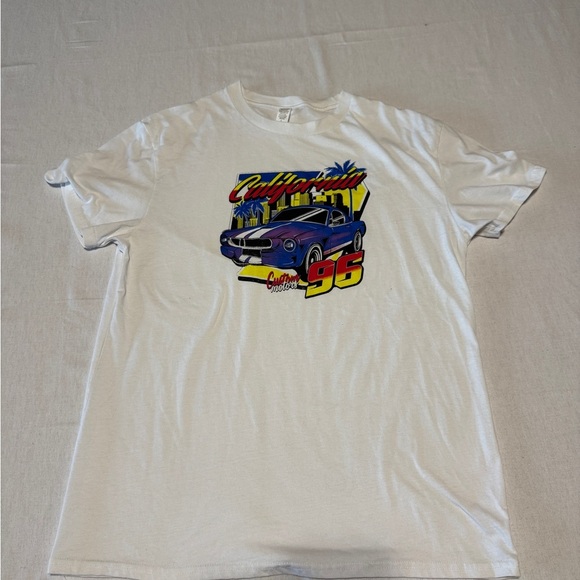 California Men’s Size Large White Graphic T-Shirt with Car Design - Picture 1 of 6